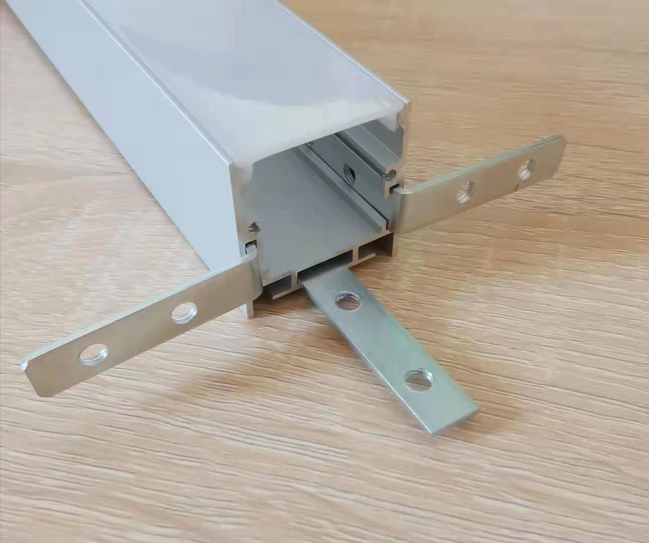 90 degree connector for 5-L hanging aluminum channels, extensions