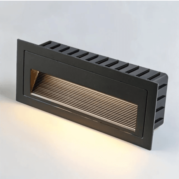 RS STAIR LIGHT VANHA Color: Black Material: Aluminum & Plastic, Dimensions: 4.5 x 11cm.  3000K. 6W. 120-240V