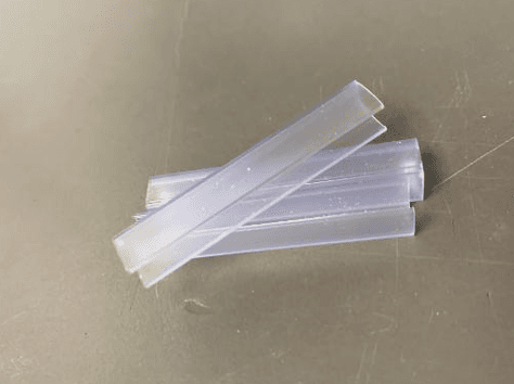 Clear plastic clip | Length: 2 inch (5cm)