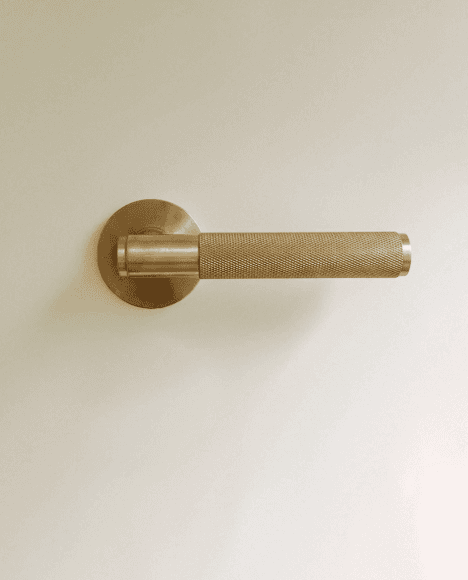 The Brass Door Handle Round Shape, Color: Satin Brass, Dimensions: L5.6" x H2.5", Final: Knurled, Weight: 1.35Kg, Grip style: Ergonomic, Lock type: Privacy, Passage, Mortice Lock & Keys, Dummy, 1 yr Wrrty