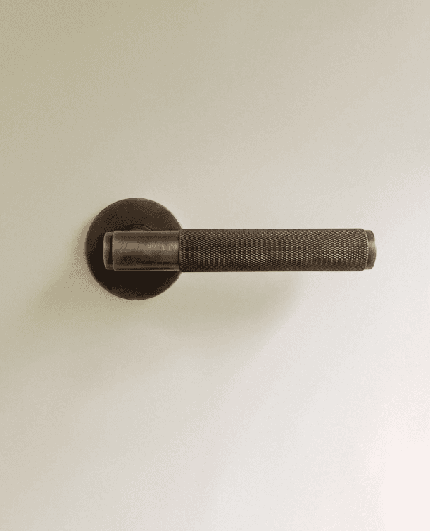 The Brass Door Handle Round Shape, Color: Vintage Brass, Dimensions: L5.6" x H2.5", Final: Knurled, Weight: 1.35Kg, Grip style: Ergonomic, Lock type: Privacy, Passage, Mortice Lock & Keys, Dummy, 1 yr Wrrty
