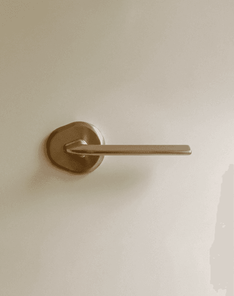 Enzo Door Handle Color: Unlacquered Brass, Dimensions: 6.57" x 2.32" x 2.58", Handle projection: 1.82", Function: Passage, 1yr Wrrty