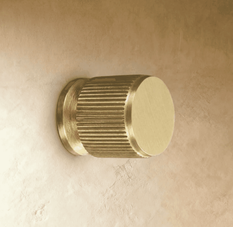 Cepo Knob & Pull Bar Color: Satis Brass, Dimensions: knob D0.7" x H1", Finish: Polished, Weight: knob 46g, Grip style: Knurled, 1 yr Wrrty