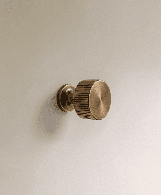 Sean Brass Knob & Pull Bar Color: Antique Bronze, Dimensions: D1.1" x H1.1", Finish: Brushed, Weight: 120g, Grip style: Smooth, 1 yr Wrrty