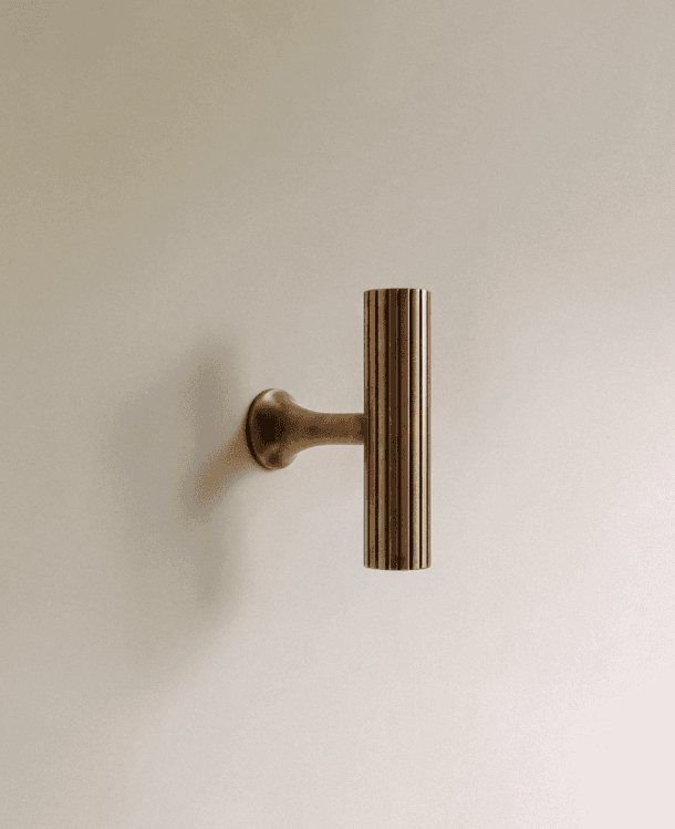 Sean Brass Knob & Pull Bar Color: Antique Bronze, Dimensions: D1.9" x H1.9", Finish: Brushed, Weight: 120g, Grip style: Smooth, 1 yr Wrrty