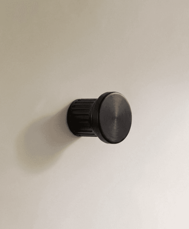Vestige Cabinet Knob, Color: Black, Dimensiones: 1.12" x 1.09", 1 yr Wrrty