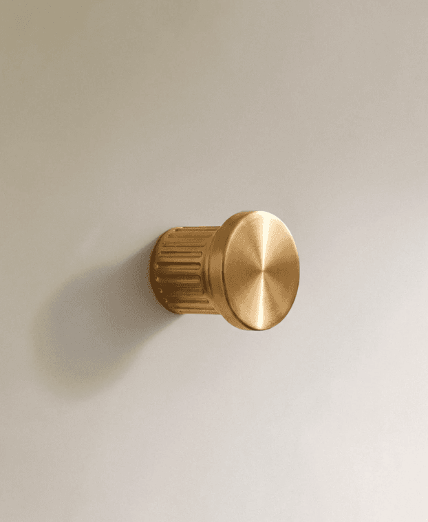 Vestige Cabinet Knob, Color: Satin Brass, Dimensiones: 1.12" x 1.09", 1 yr Wrrty