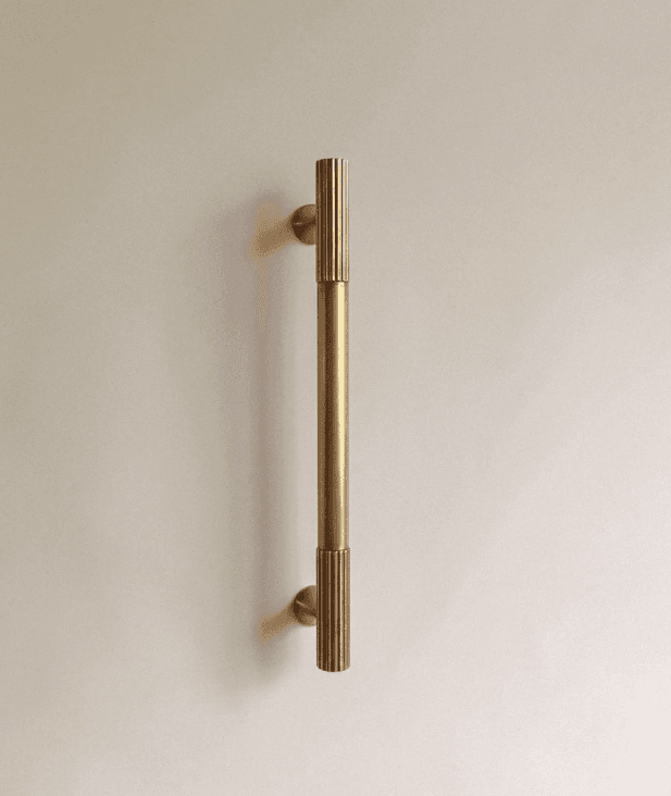 Sean Brass Knob & Pull Bar Color: Antique Bronze, Dimensions: hole to hole L12.6", Finish: Brushed, Weight: 157g, Grip style: Smooth, 1 yr Wrrty